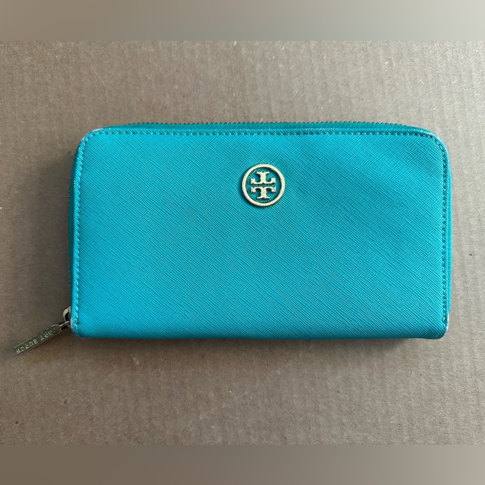 GUC Tory Burch zipped wallet